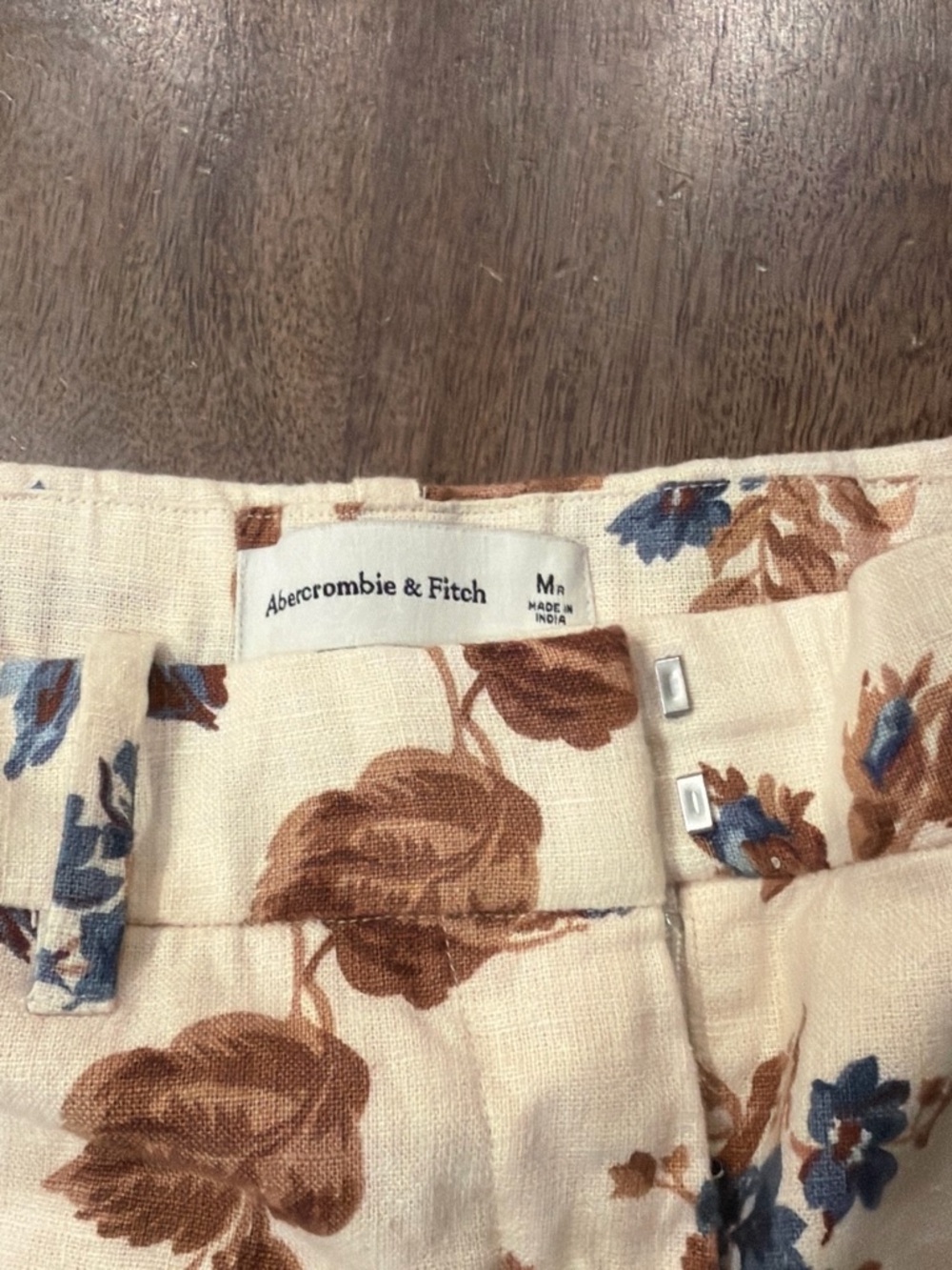 Abercrombie& Fitch Linen-blend floral tailored shorts. - Picture 4 of 4